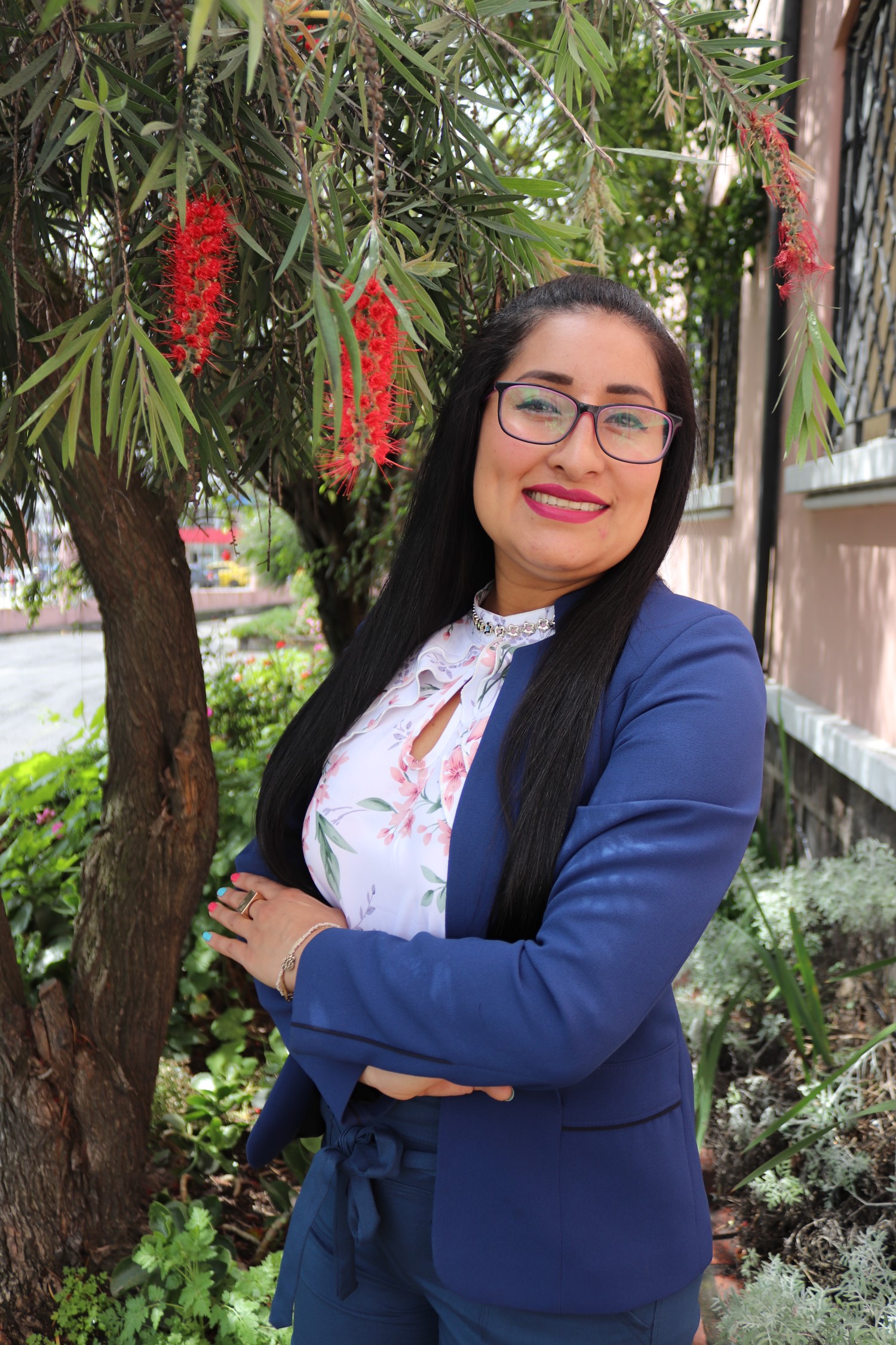 Angie Alcívar, Asistente Angie Alcívar, Asistente